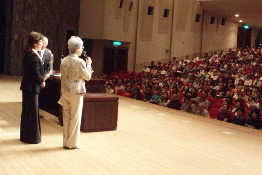 横田滋・早紀江ご夫妻講演会の様子